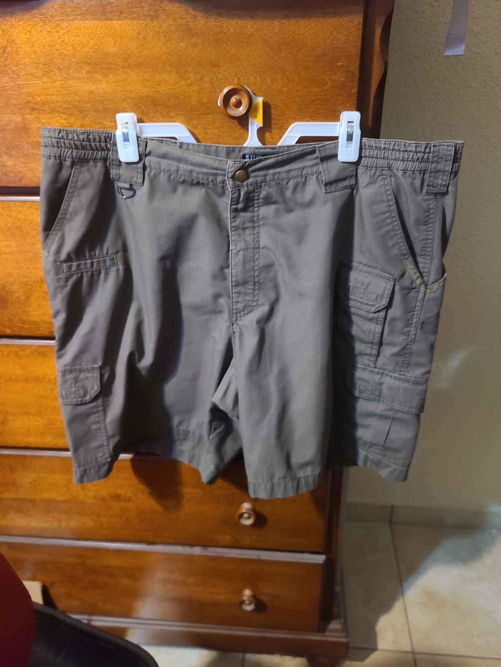 Men's Cargo Shorts in Olive Green